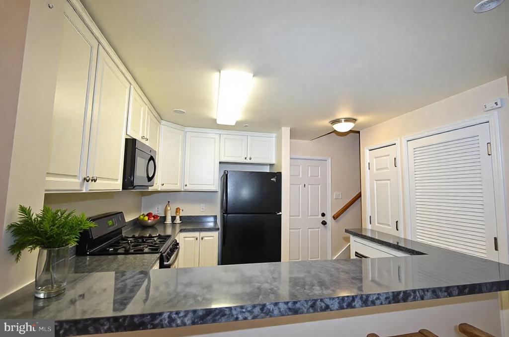 3810 Lightfoot St #404