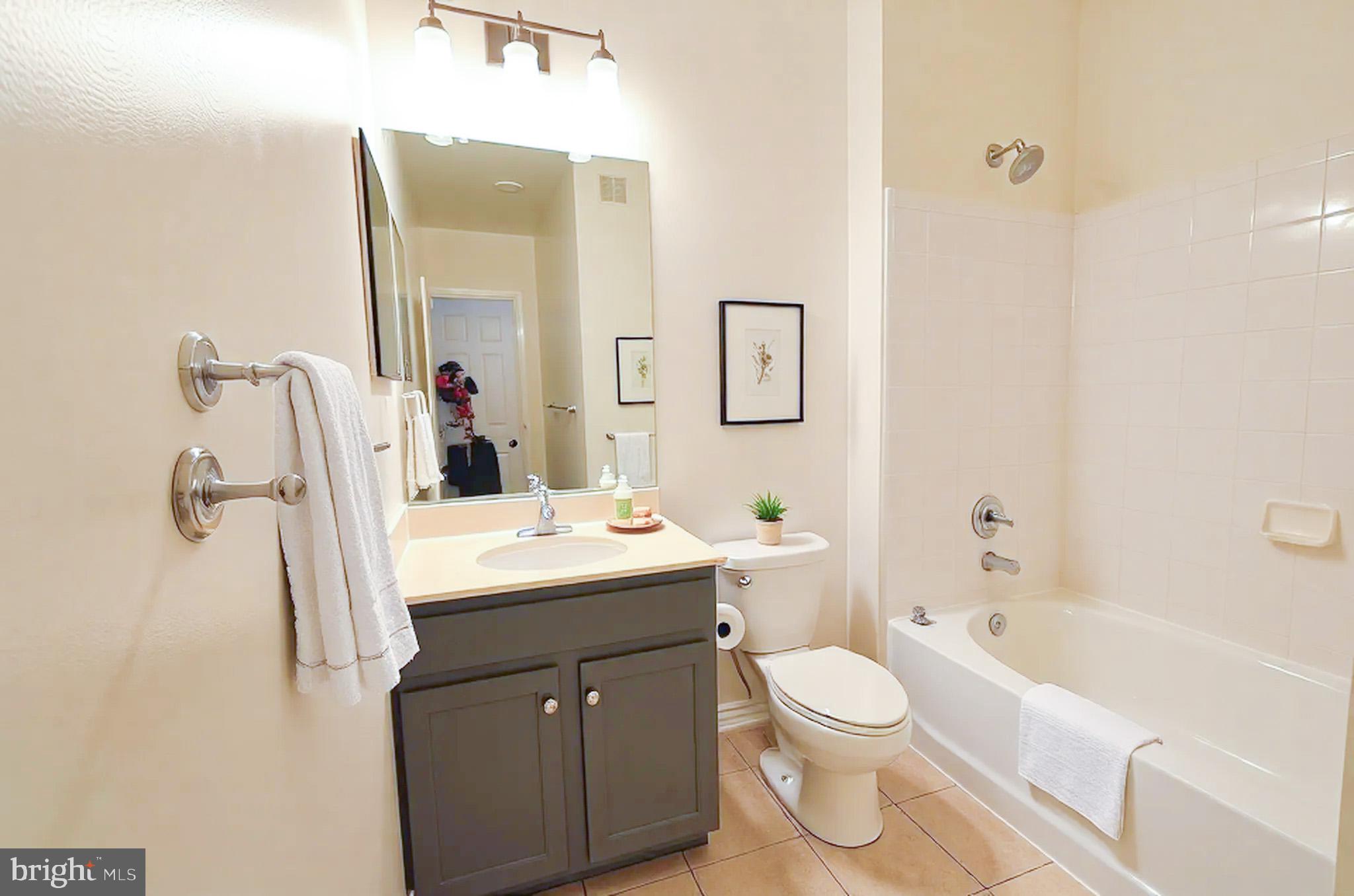 3810 Lightfoot St #404