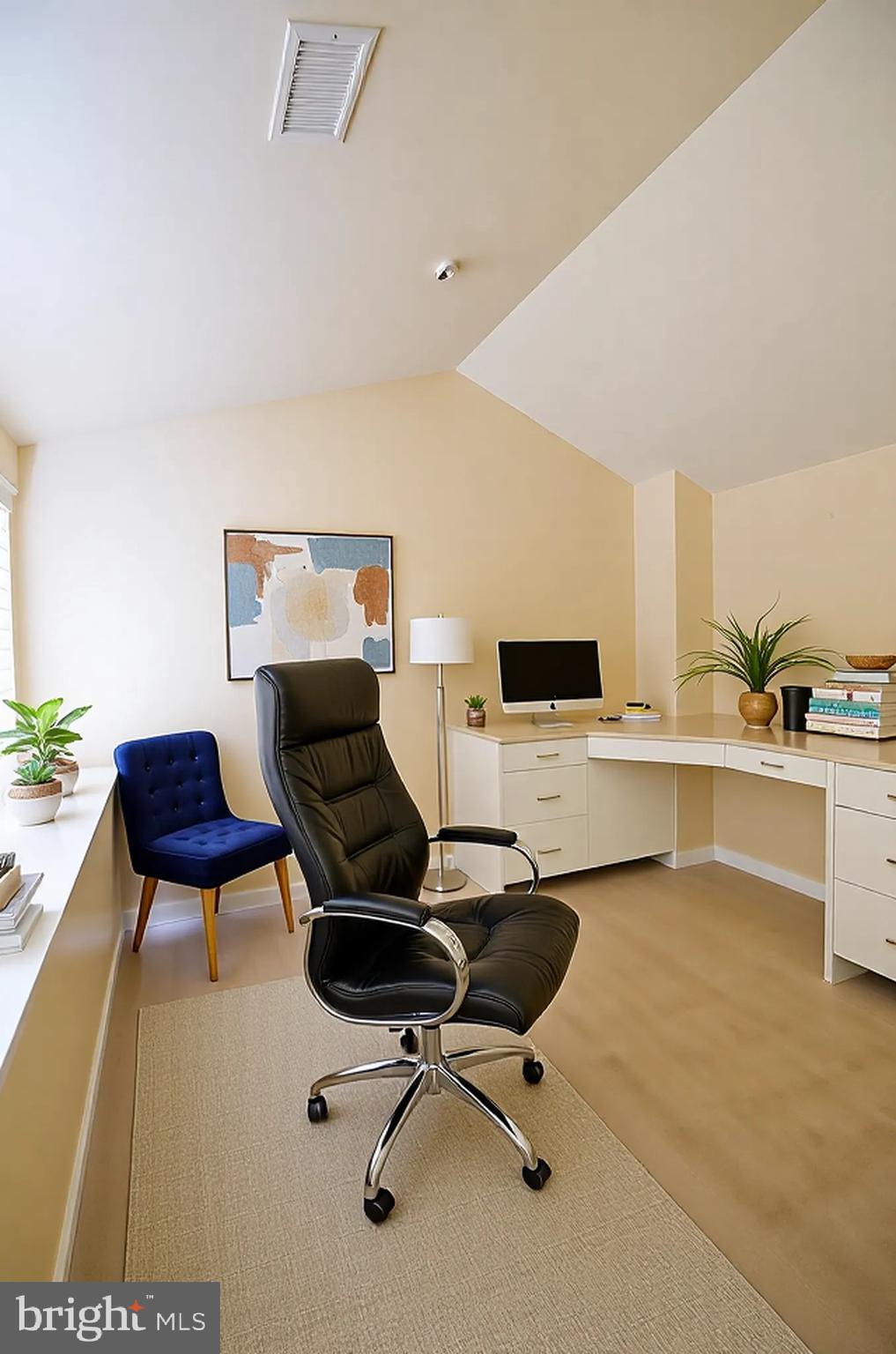 3810 Lightfoot St #404