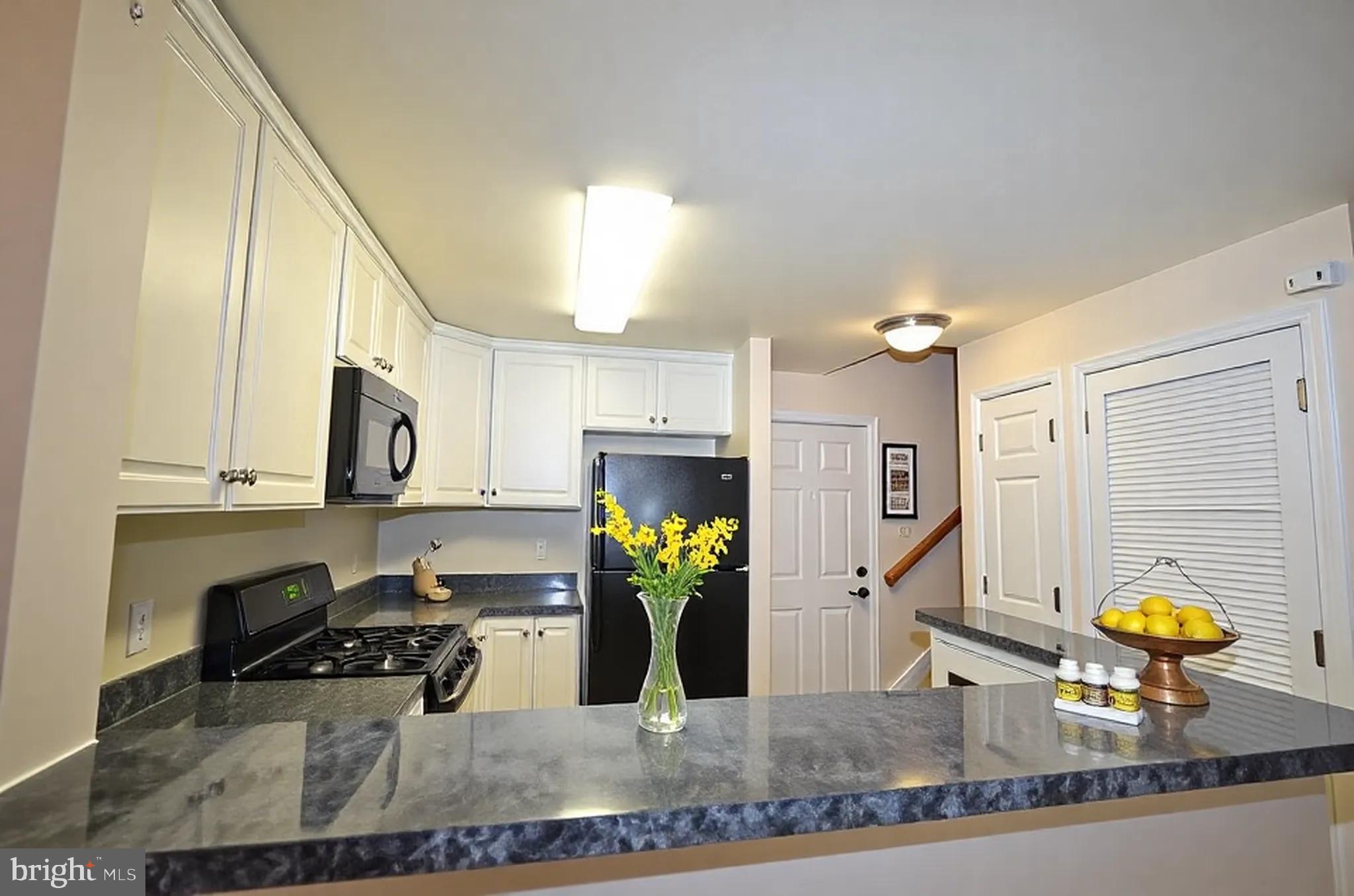 3810 Lightfoot St #404