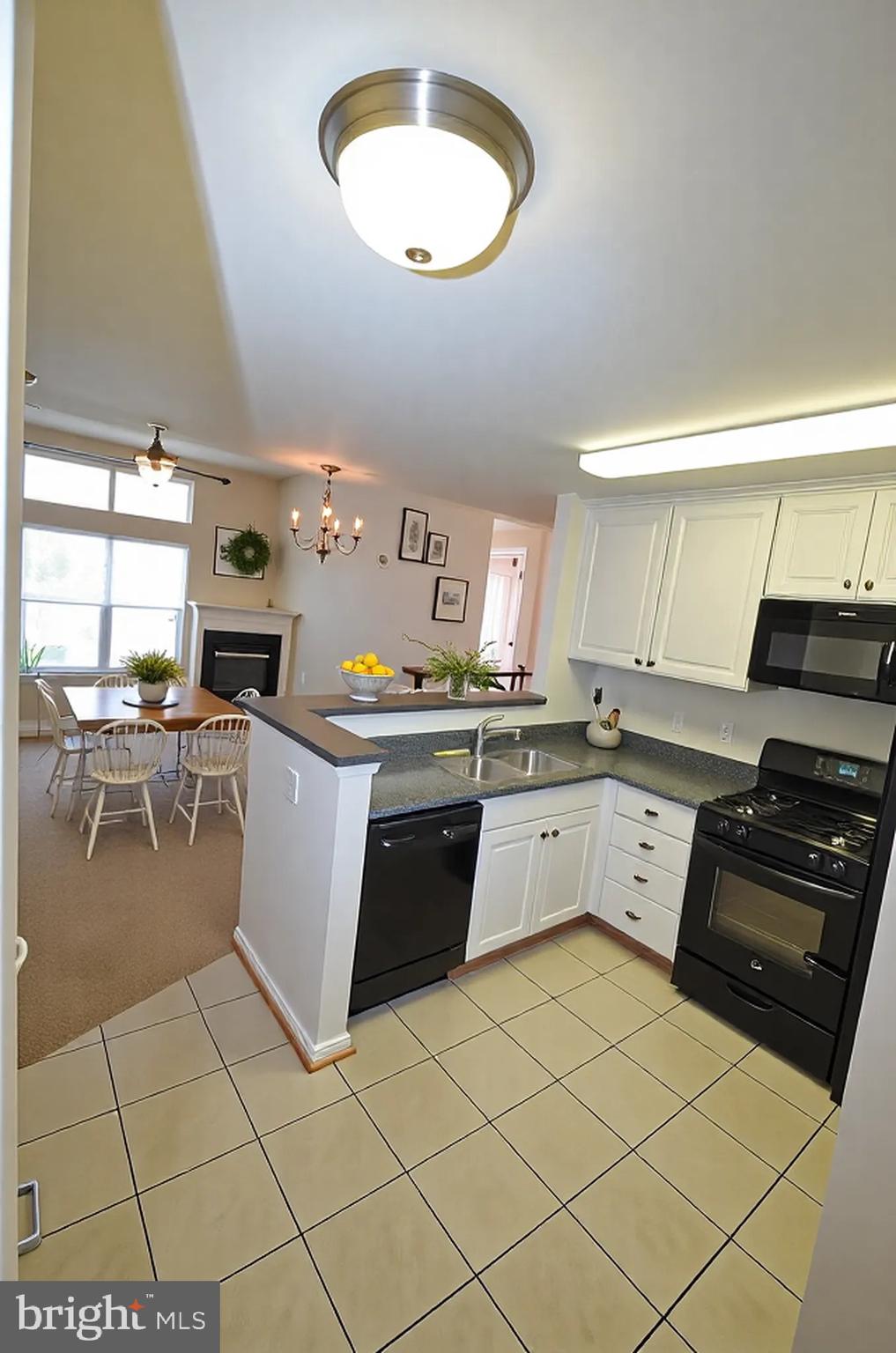 3810 Lightfoot St #404