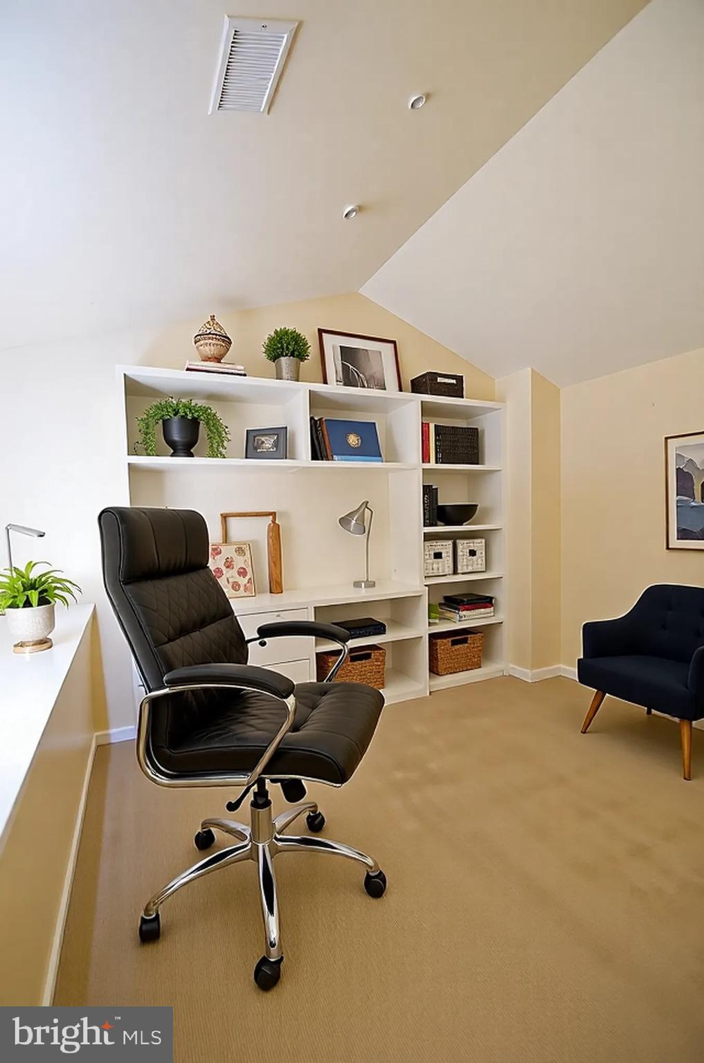 3810 Lightfoot St #404