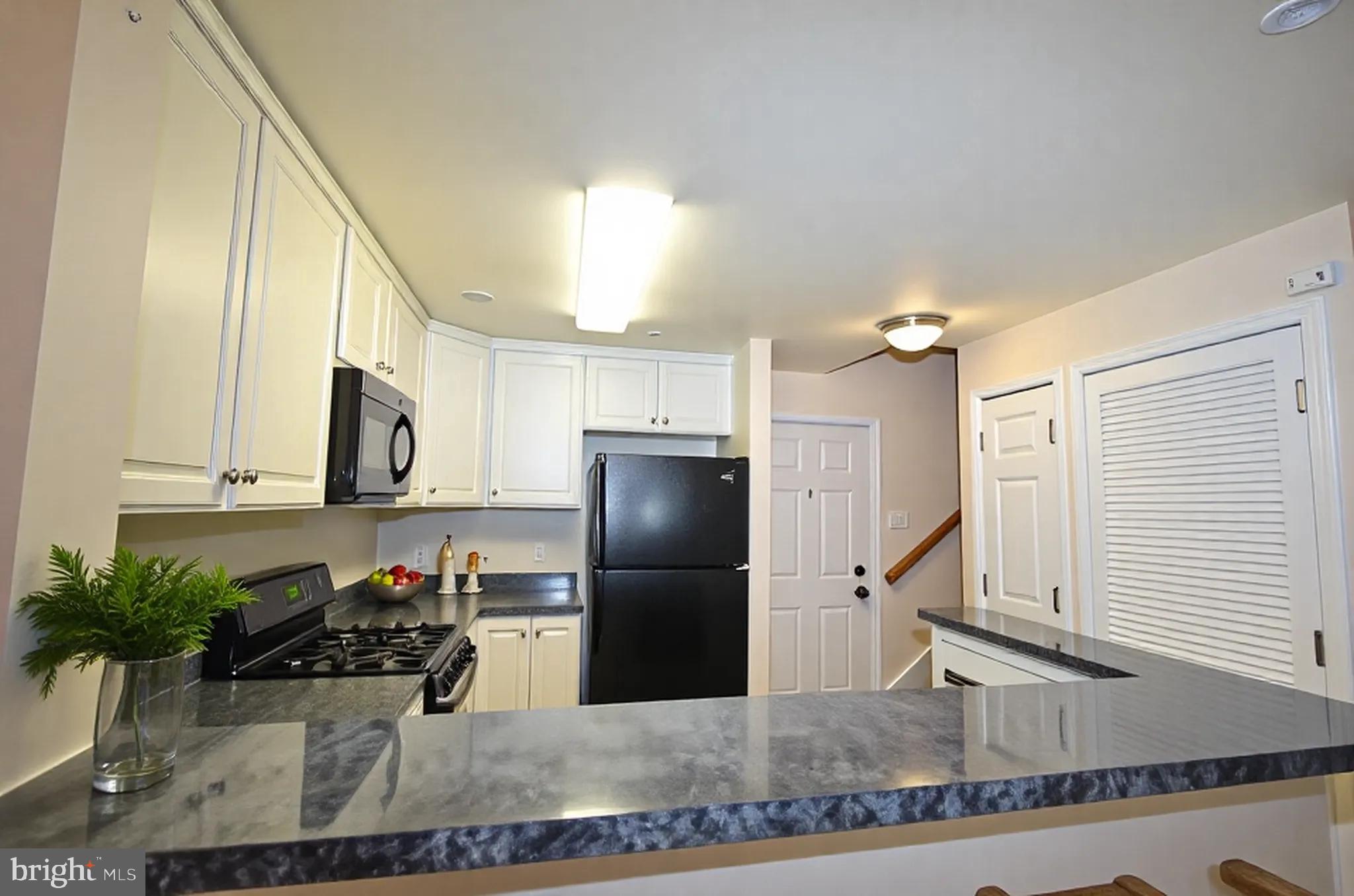 3810 Lightfoot St #404