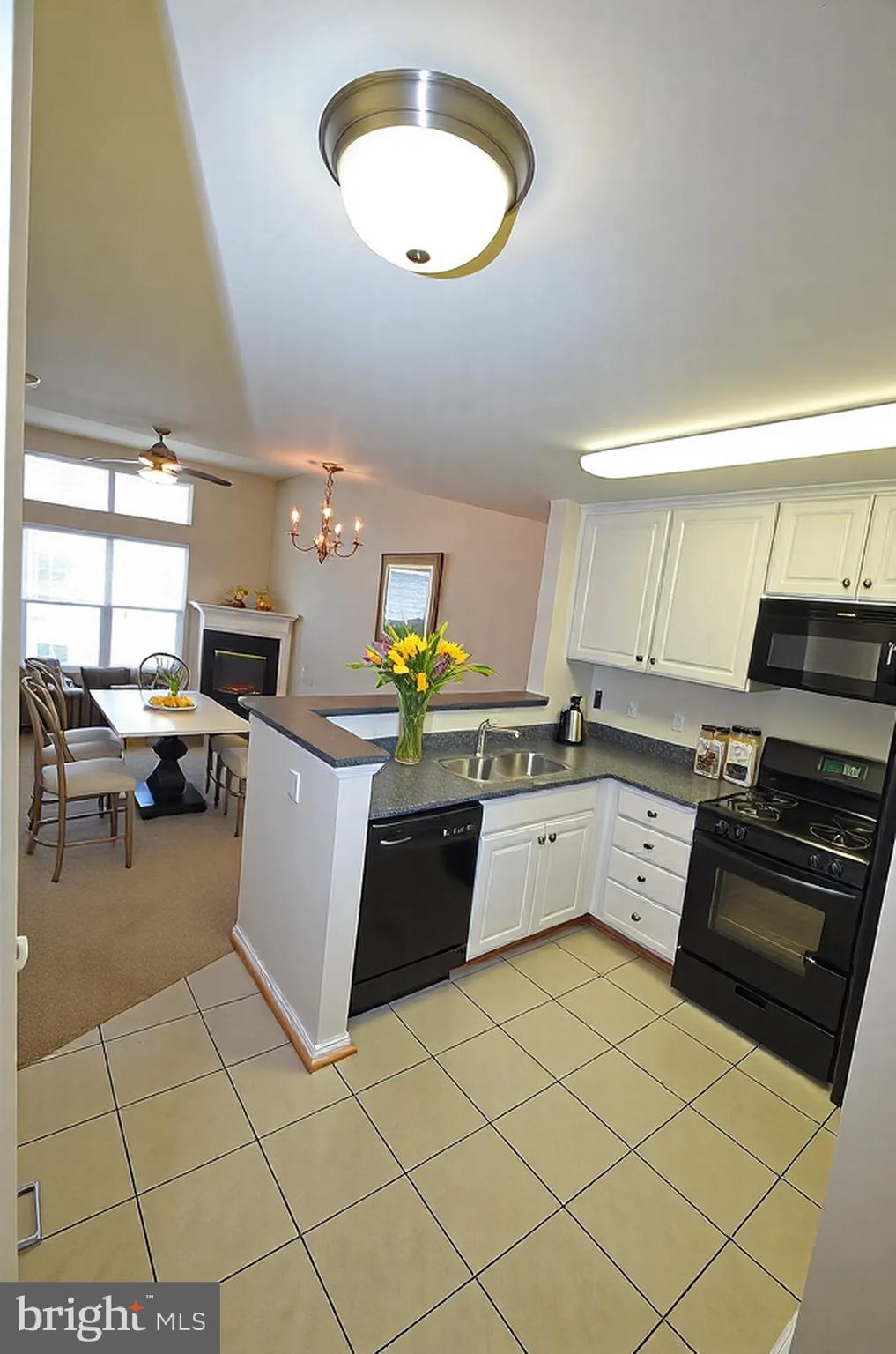 3810 Lightfoot St #404