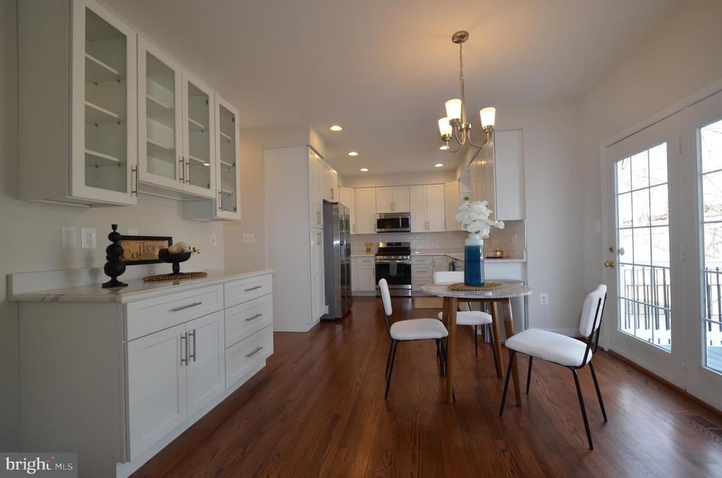 5976 Tapestry Dr