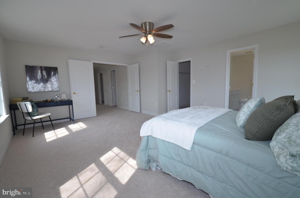 5976 Tapestry Dr