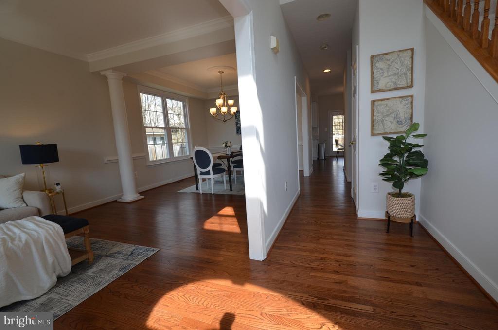 5976 Tapestry Dr