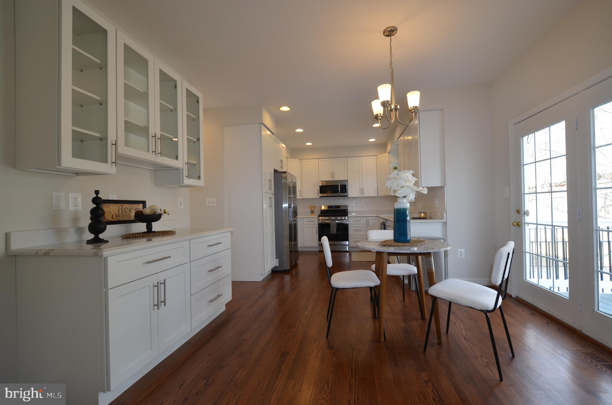 5976 Tapestry Dr