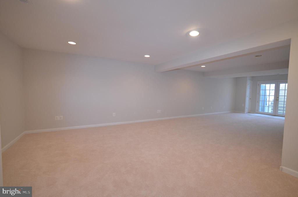 5976 Tapestry Dr