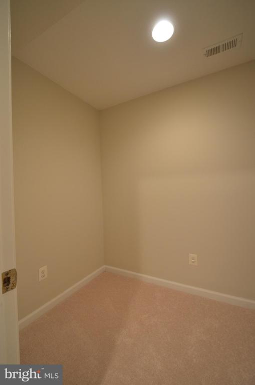 5976 Tapestry Dr