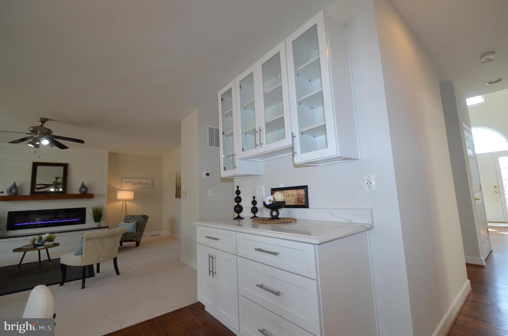5976 Tapestry Dr
