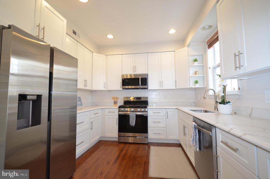 5976 Tapestry Dr