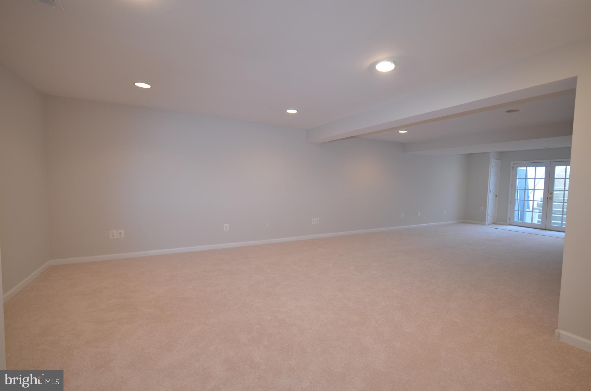 5976 Tapestry Dr
