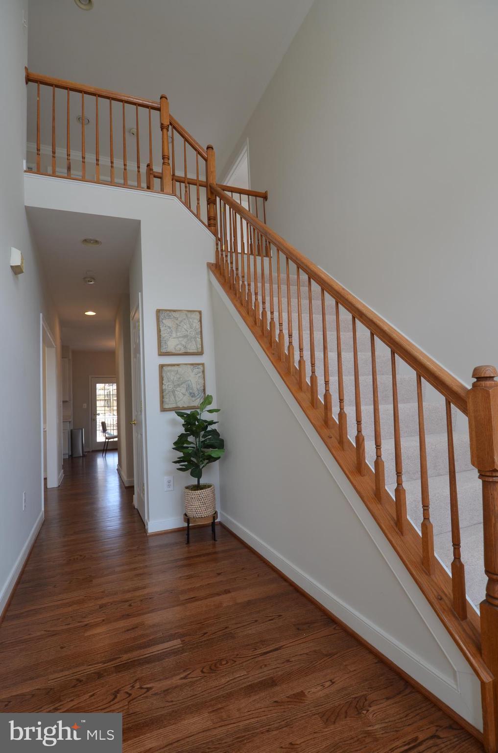 5976 Tapestry Dr