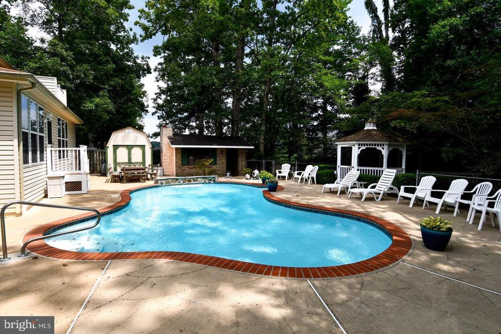 3203 RIVERVIEW DRIVE