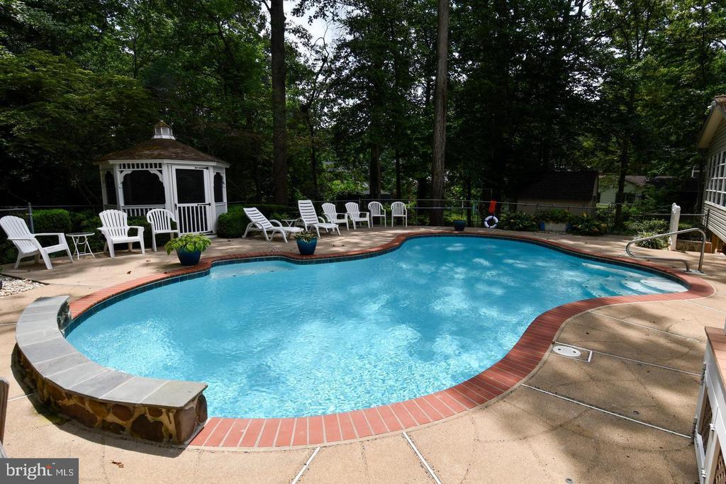 3203 RIVERVIEW DRIVE
