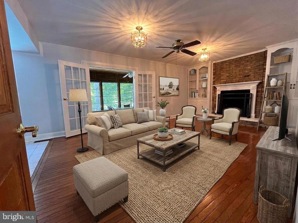 3203 RIVERVIEW DRIVE