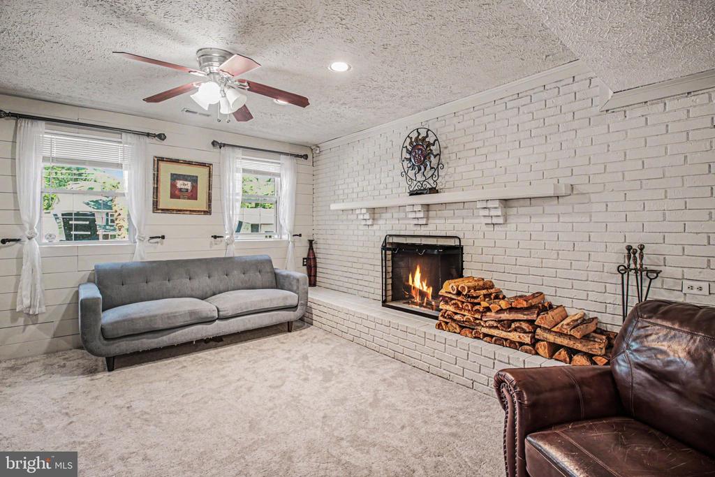 1207 RICHMOND DRIVE