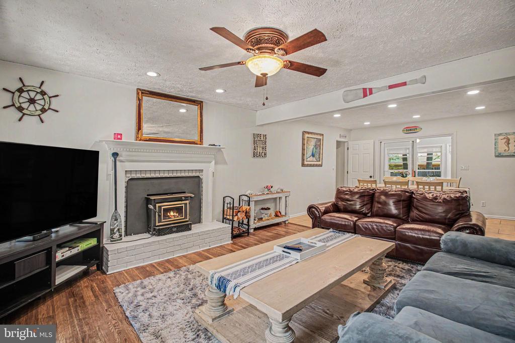 1207 RICHMOND DRIVE