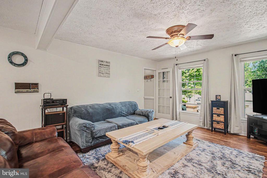 1207 RICHMOND DRIVE