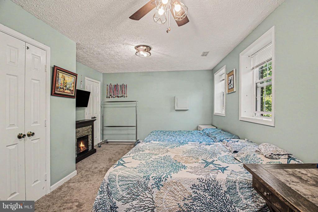 1207 RICHMOND DRIVE