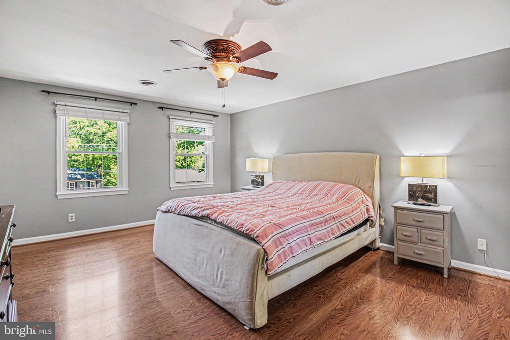 1207 RICHMOND DRIVE