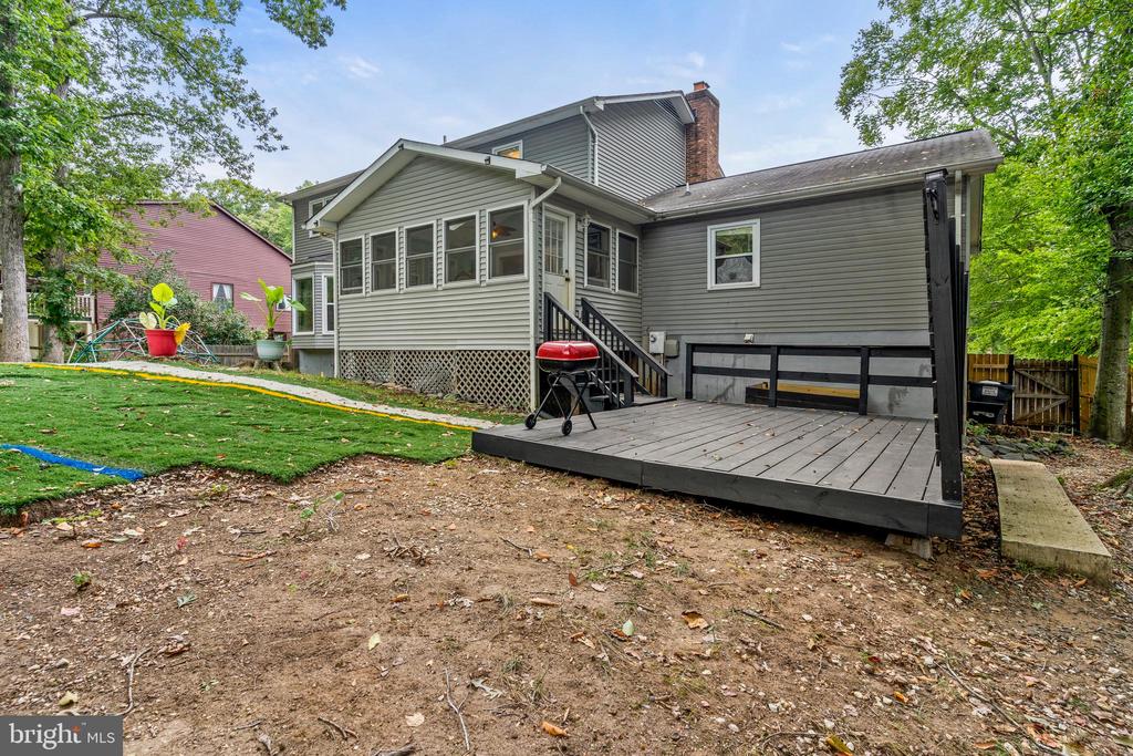 1207 RICHMOND DRIVE