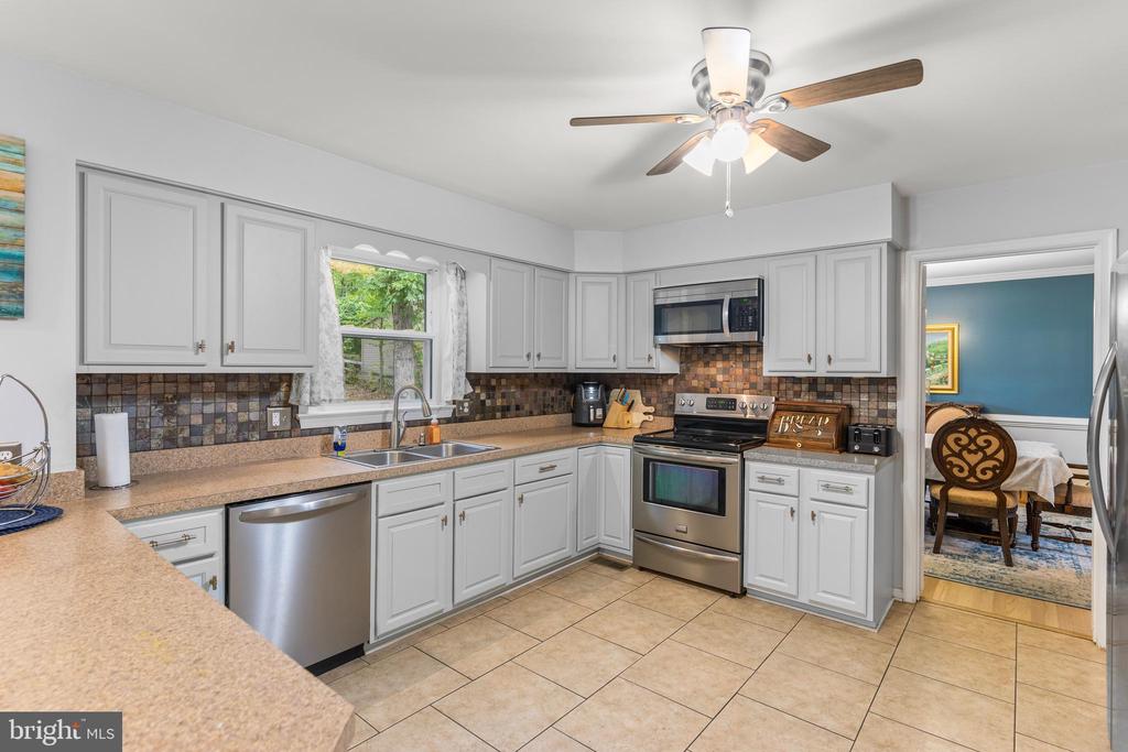1207 RICHMOND DRIVE