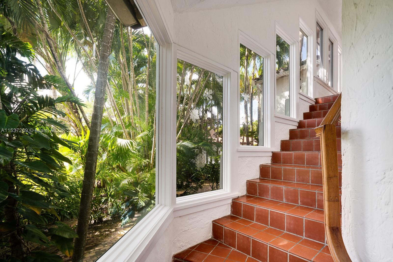 2418 Country Club Prado