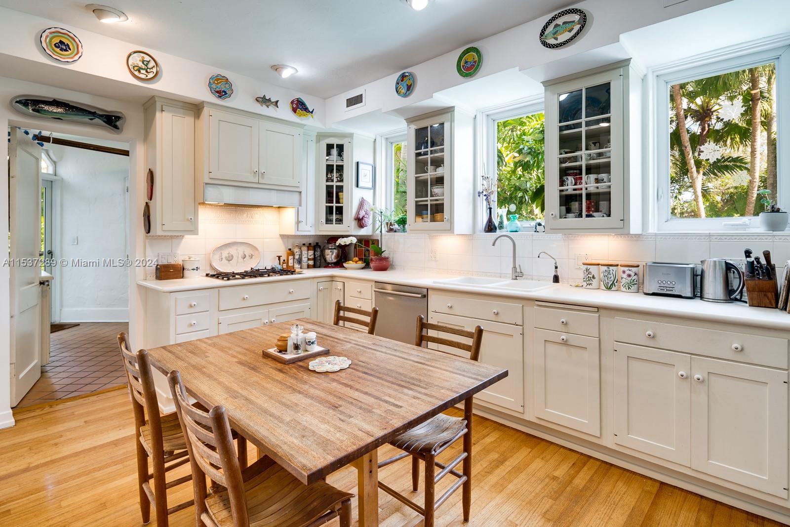 2418 Country Club Prado