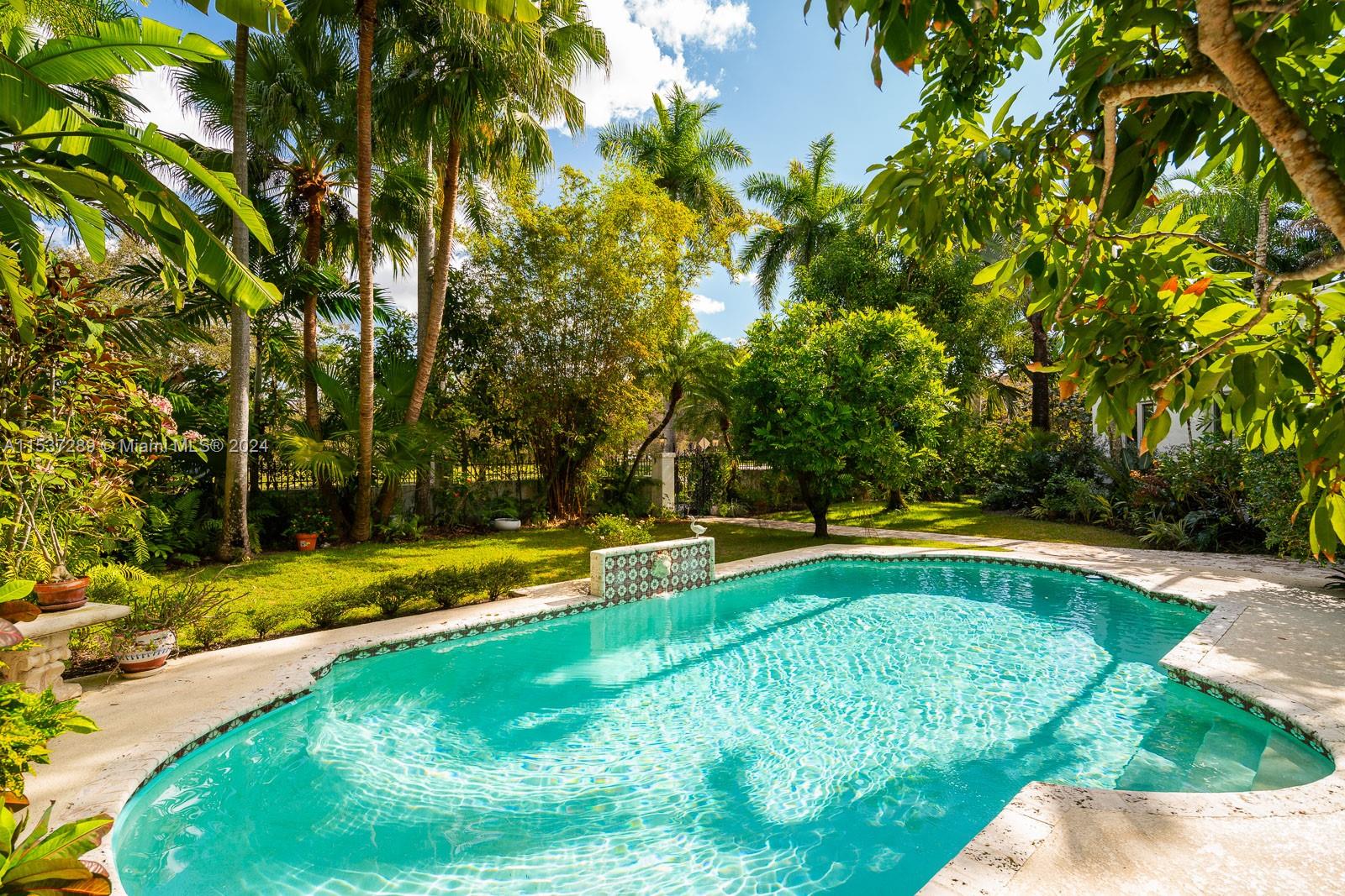 2418 Country Club Prado