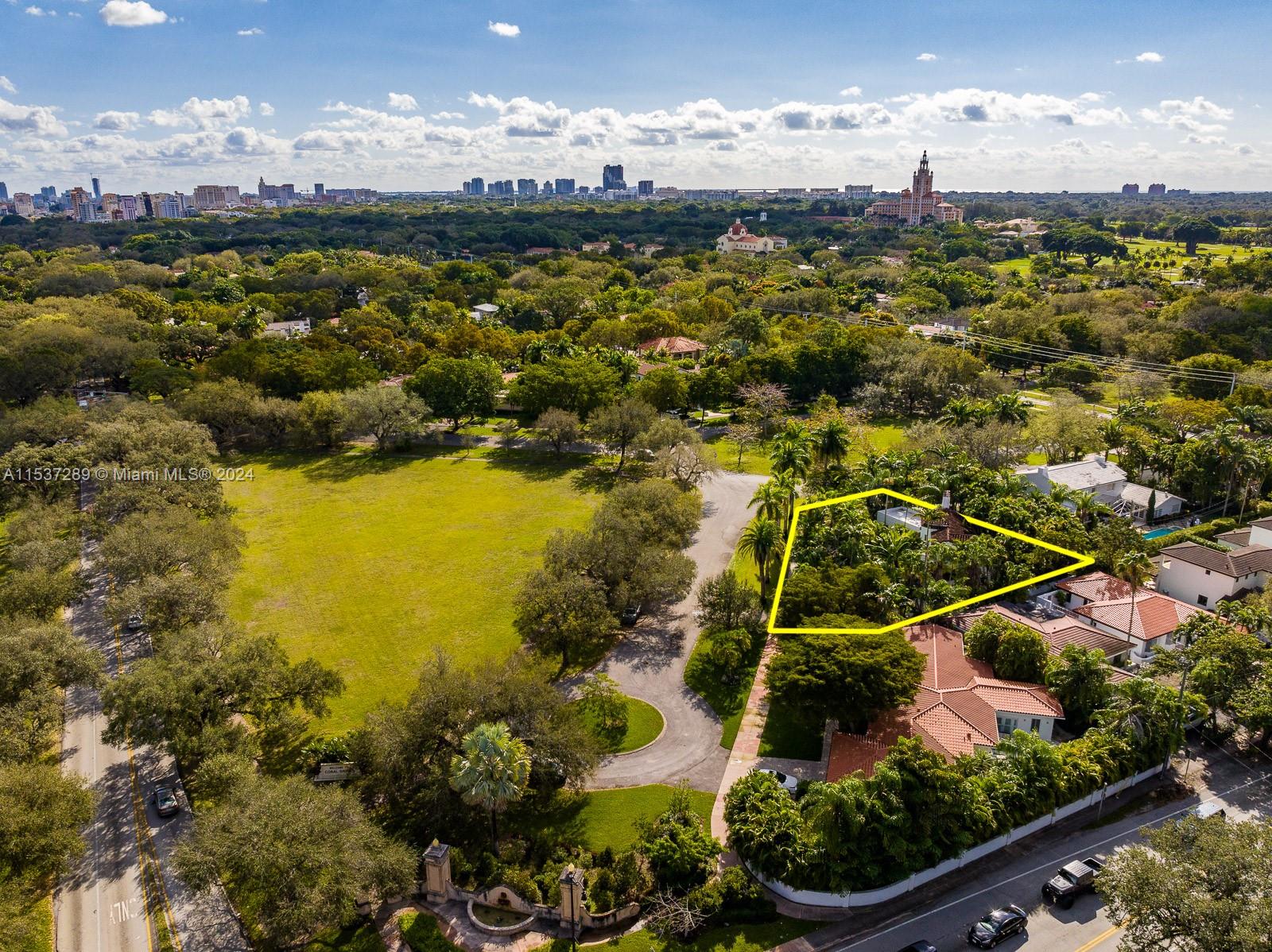 2418 Country Club Prado