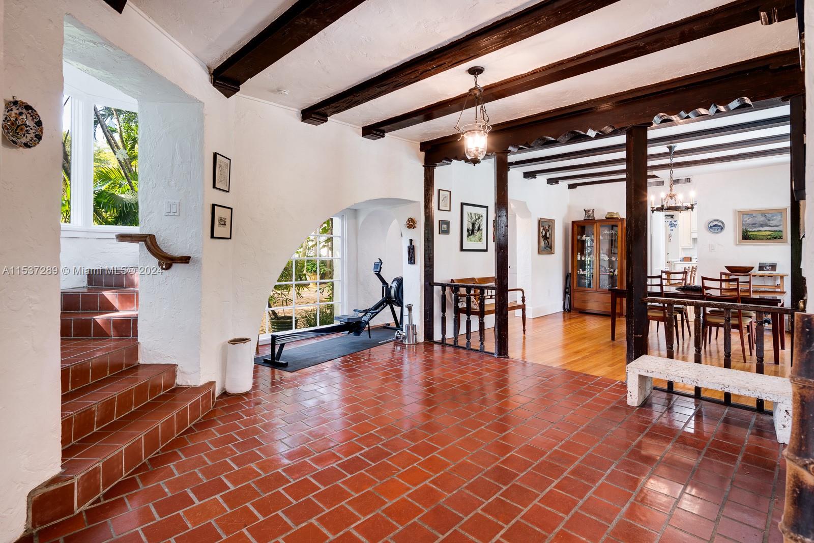 2418 Country Club Prado