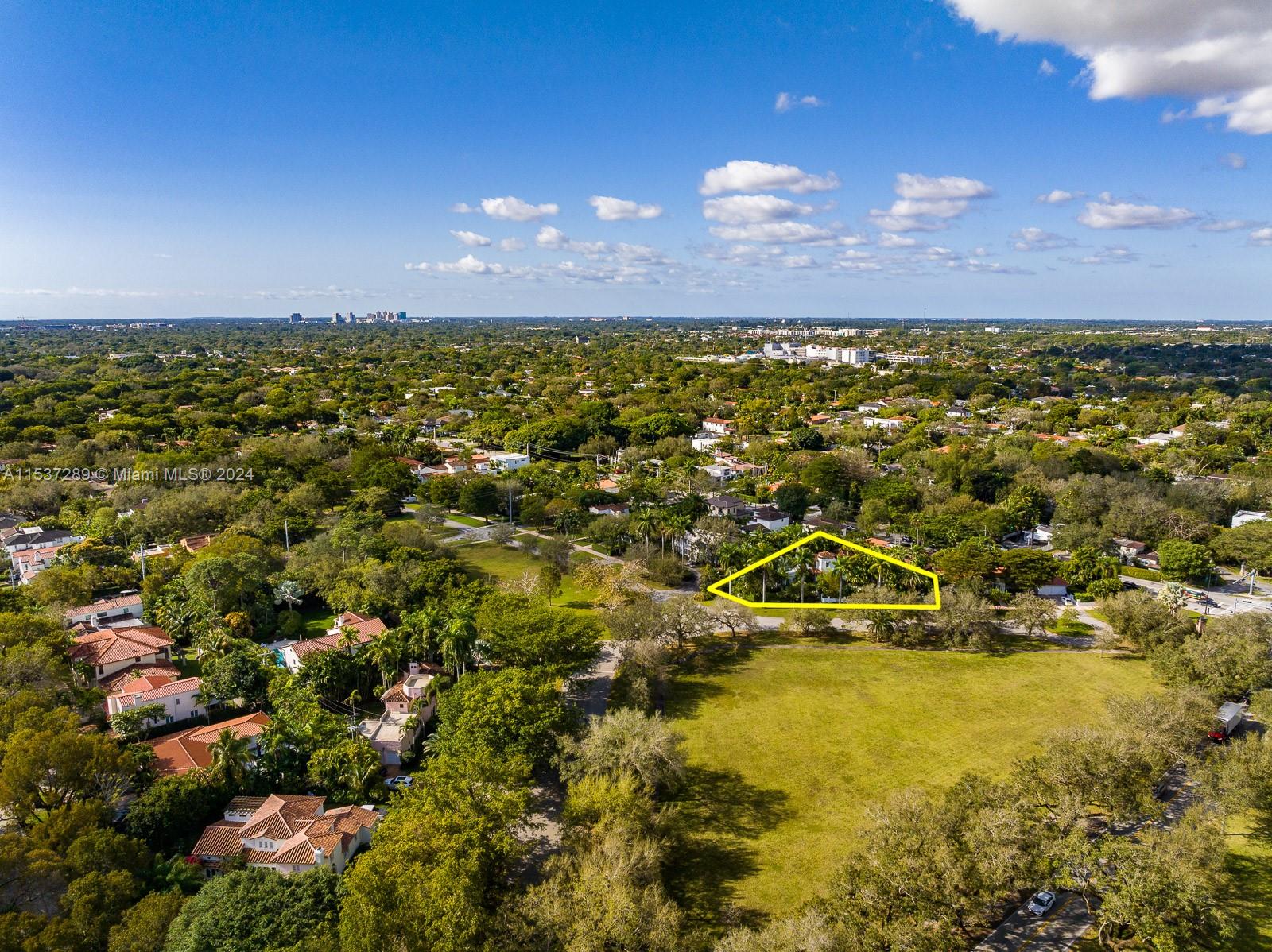 2418 Country Club Prado