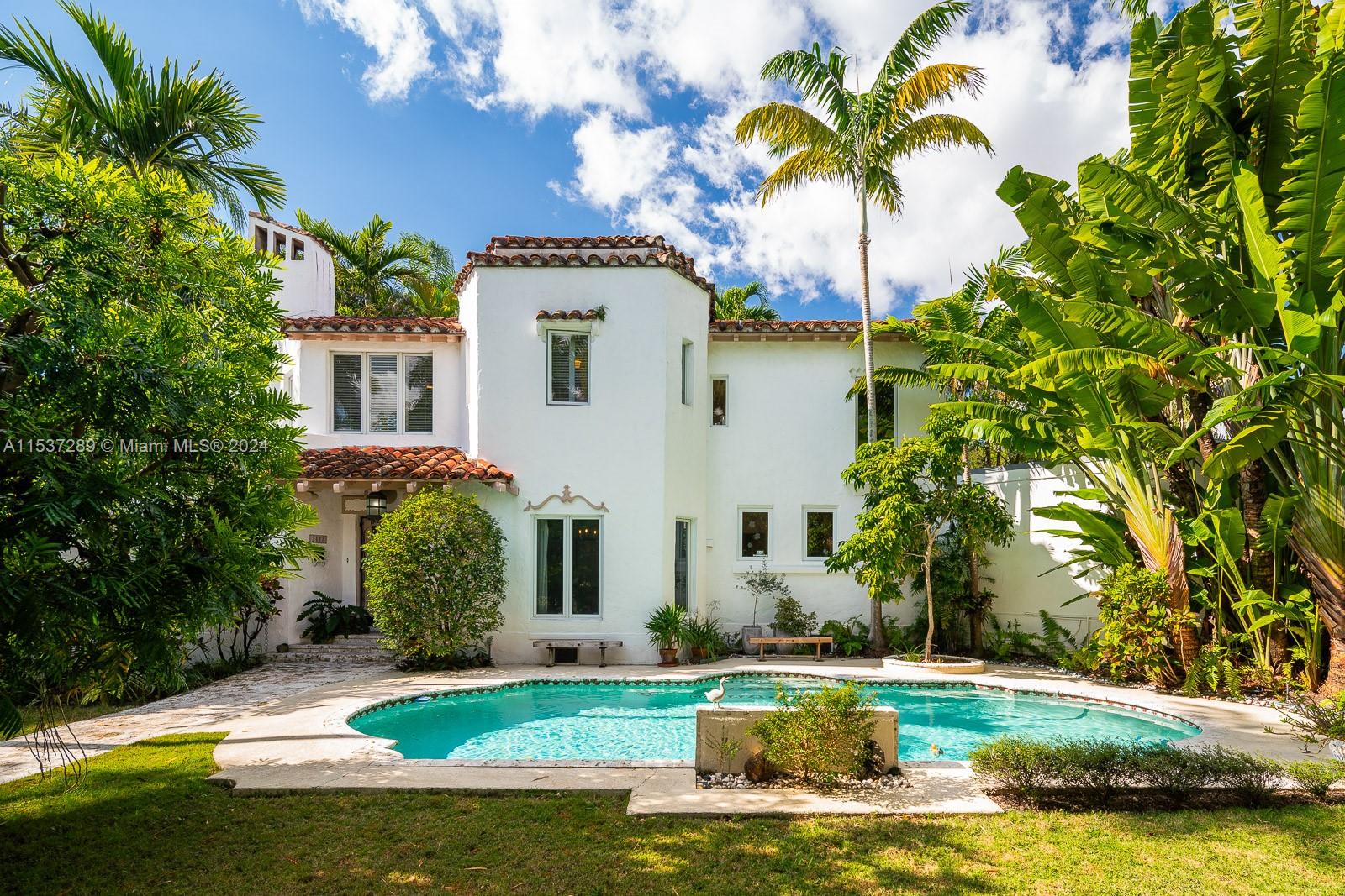 2418 Country Club Prado