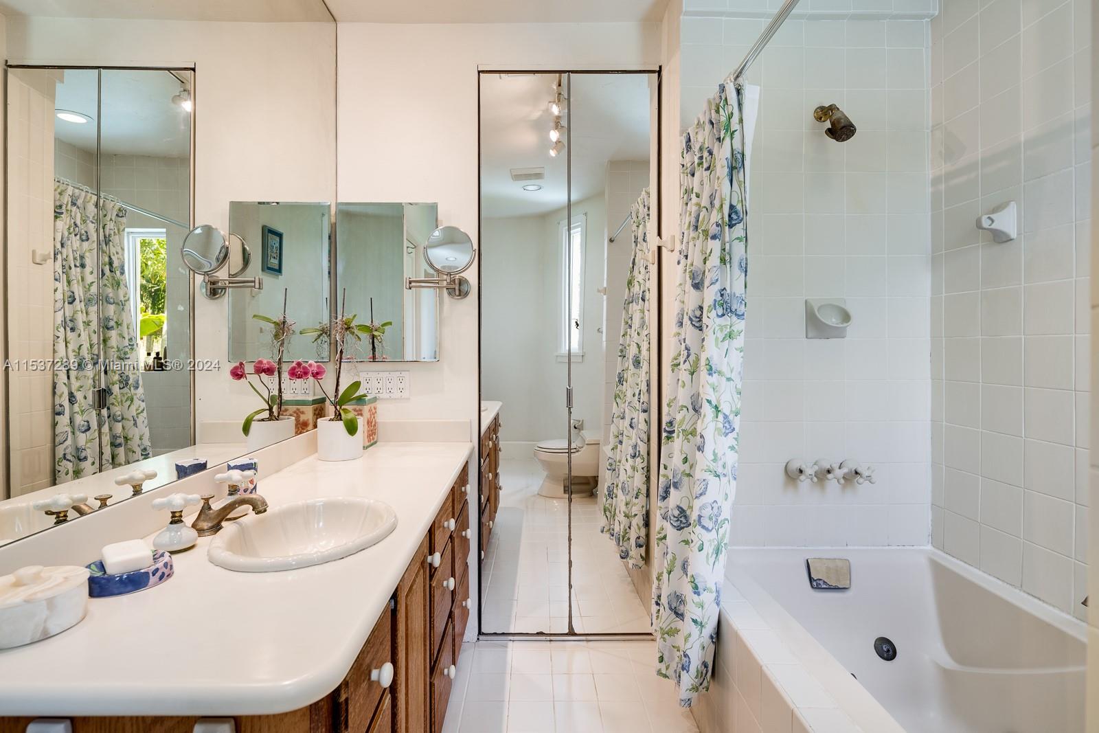 2418 Country Club Prado