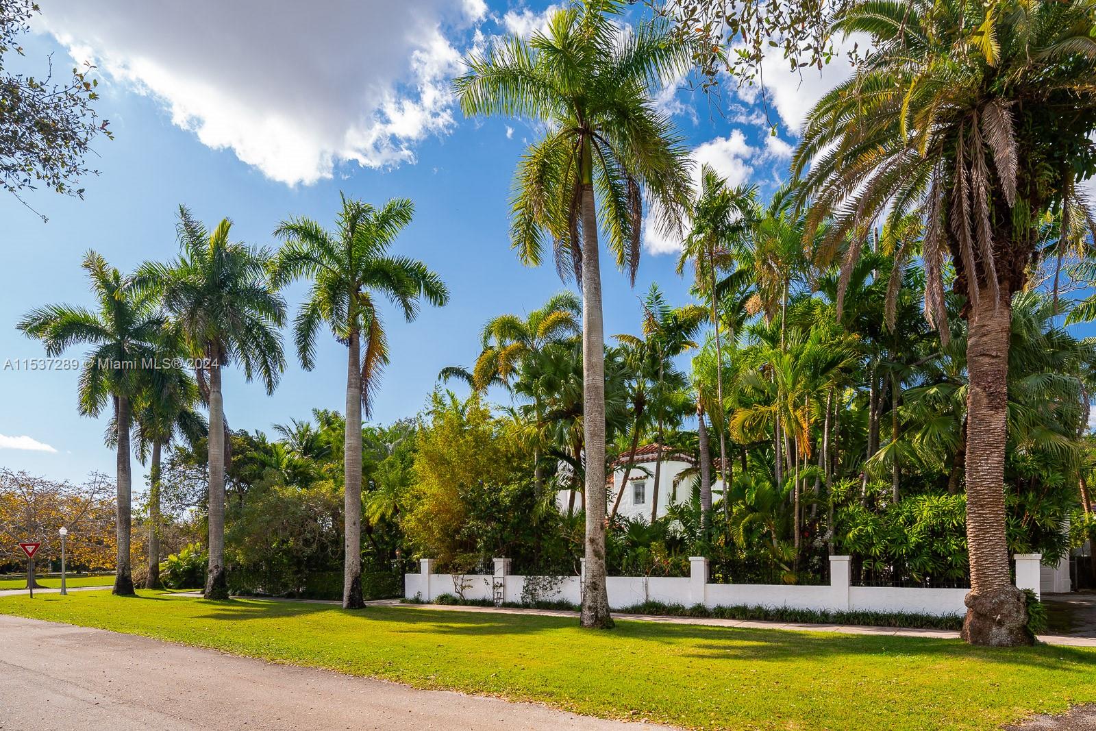 2418 Country Club Prado