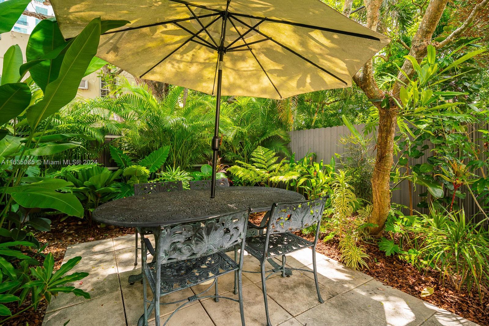 410 Alhambra Cir