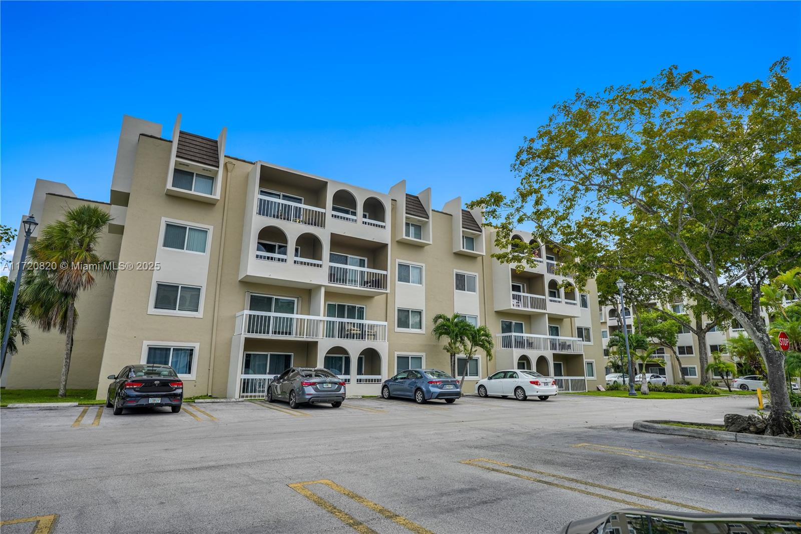 7865 Camino Real # 115 Unit: L-115