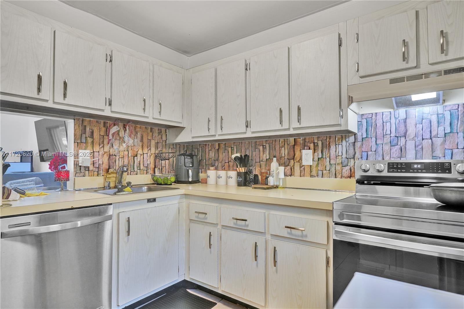 7865 Camino Real # 115 Unit: L-115