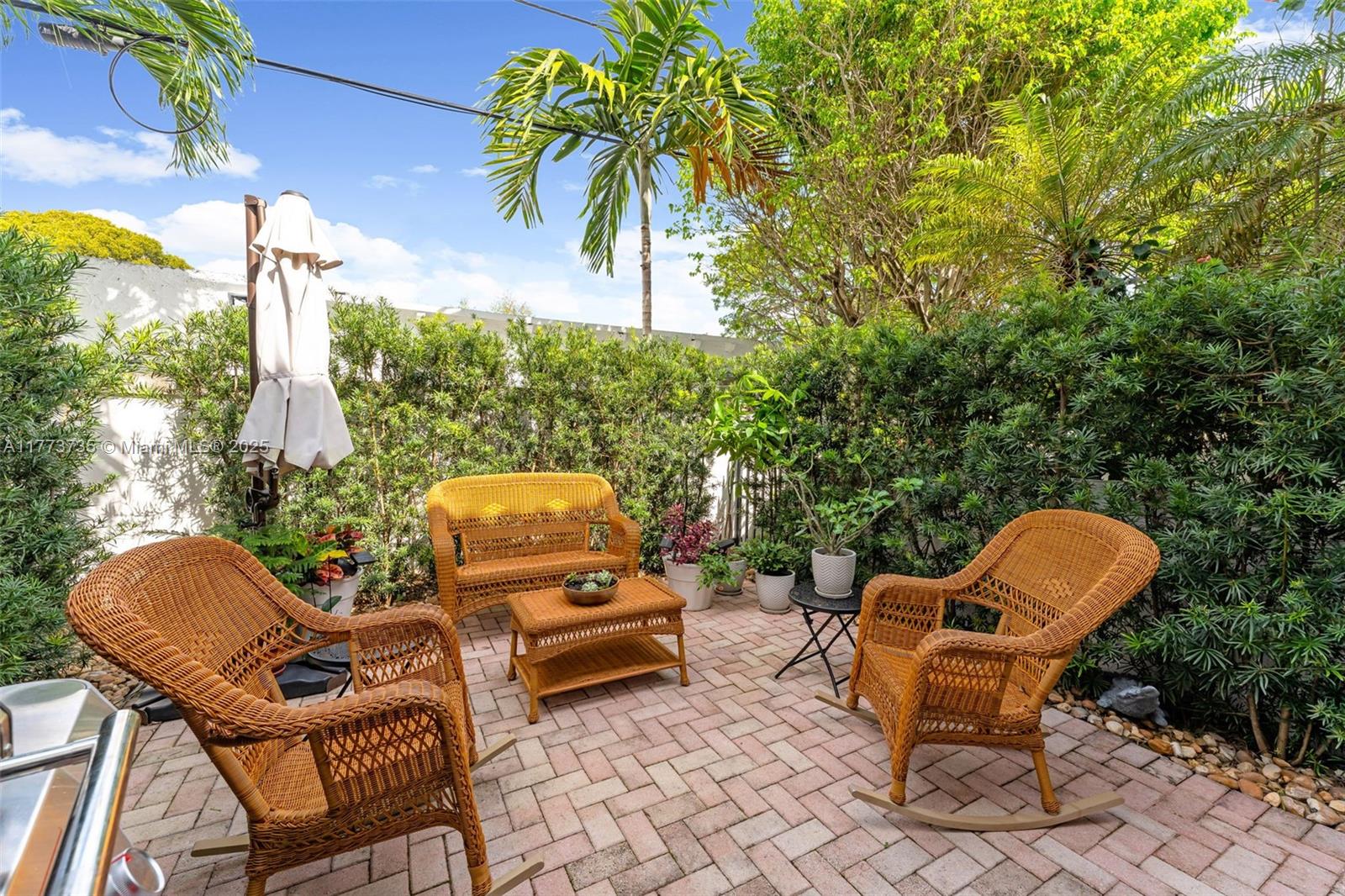 443 Coral Way # 10 Unit: A-10