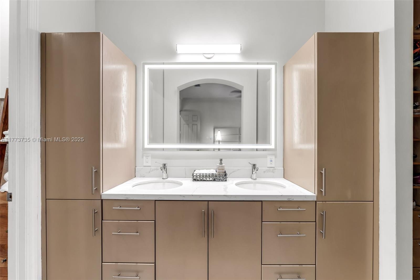 443 Coral Way # 10 Unit: A-10