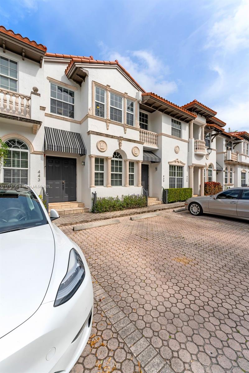 443 Coral Way # 10 Unit: A-10