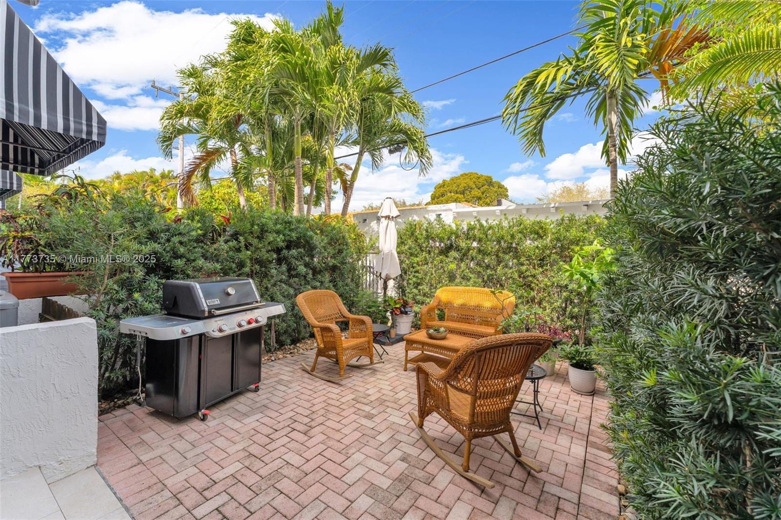 443 Coral Way # 10 Unit: A-10