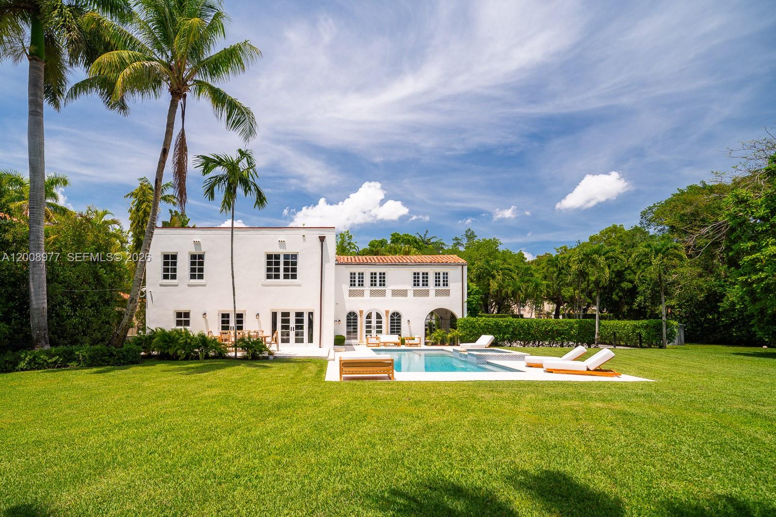 1228 Alhambra Cir