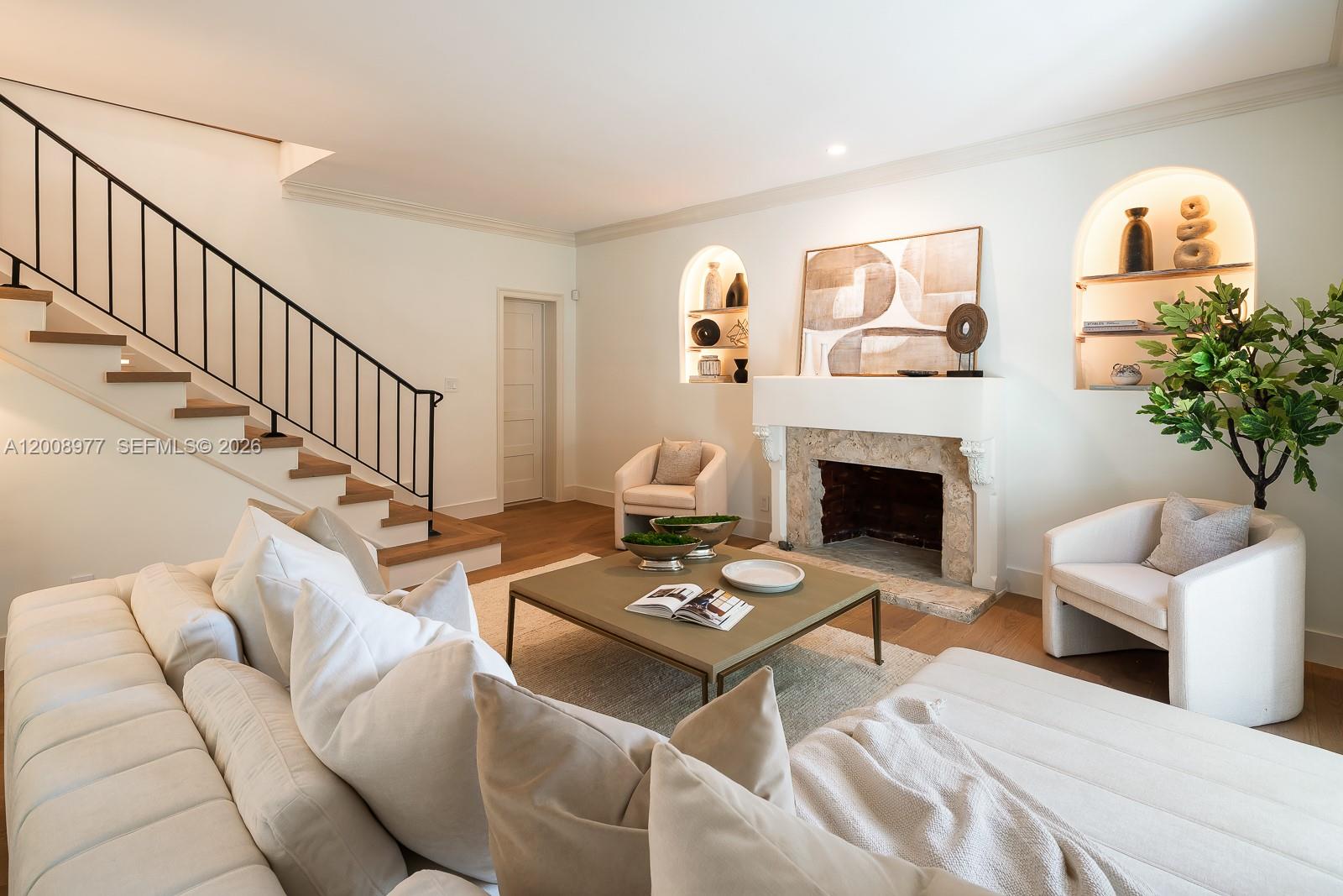 1228 Alhambra Cir