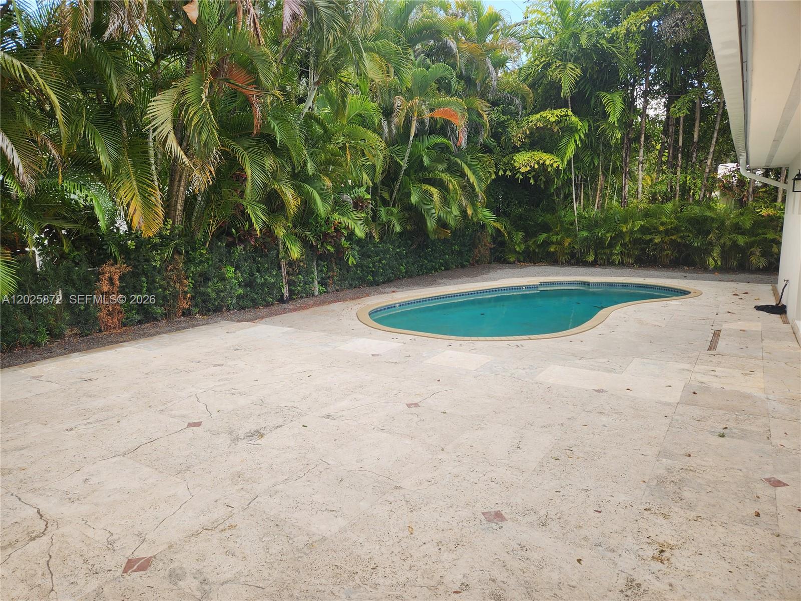 935 Alfonso Ave
