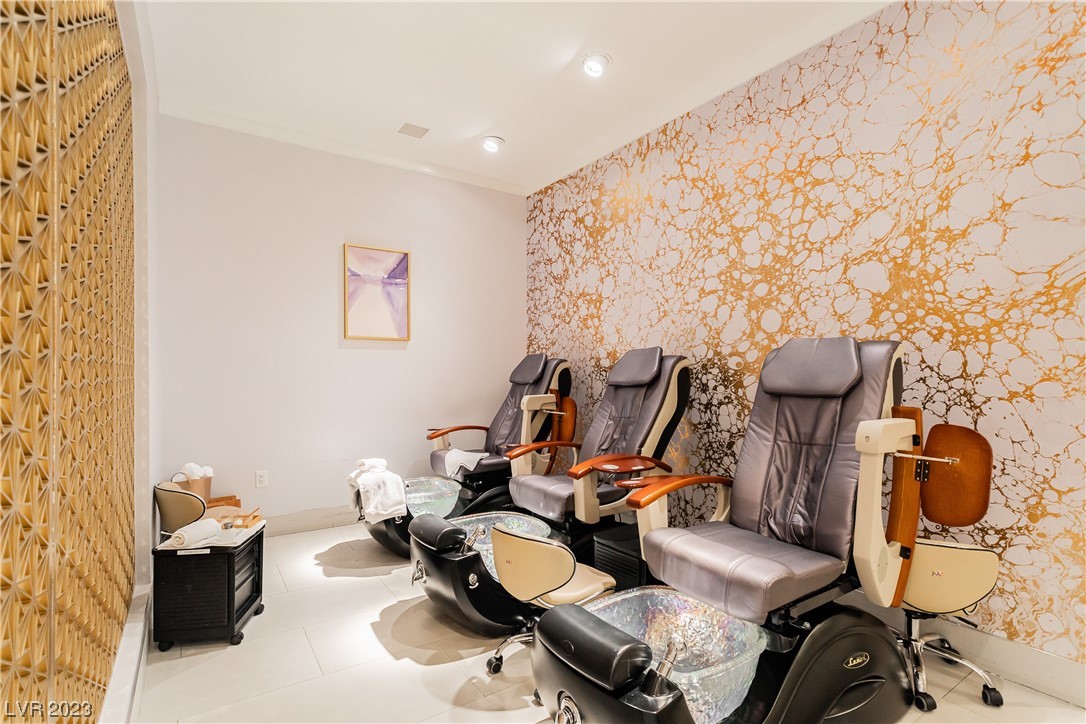 2000 North Fashion Show Drive 4511