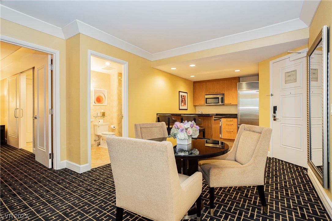 2000 North Fashion Show Drive 4511