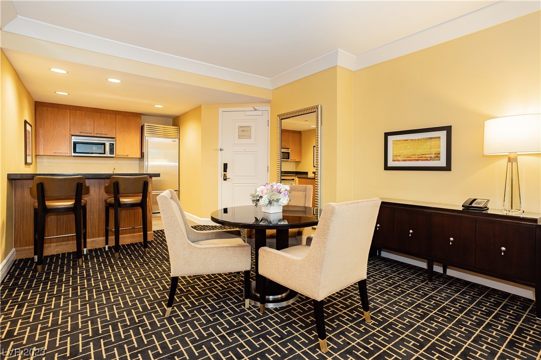 2000 North Fashion Show Drive 4511